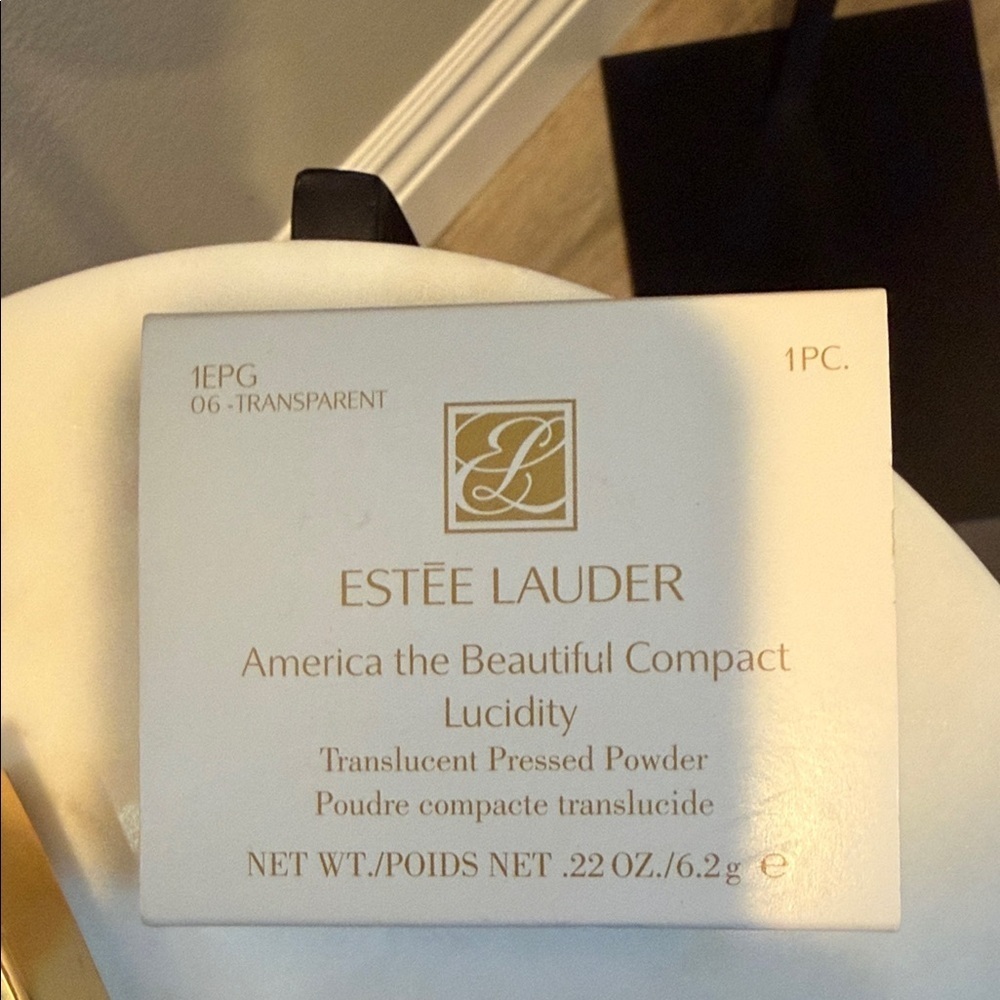 Estee Lauder Gold Compact with Flag Motif - Picture 2 of 3